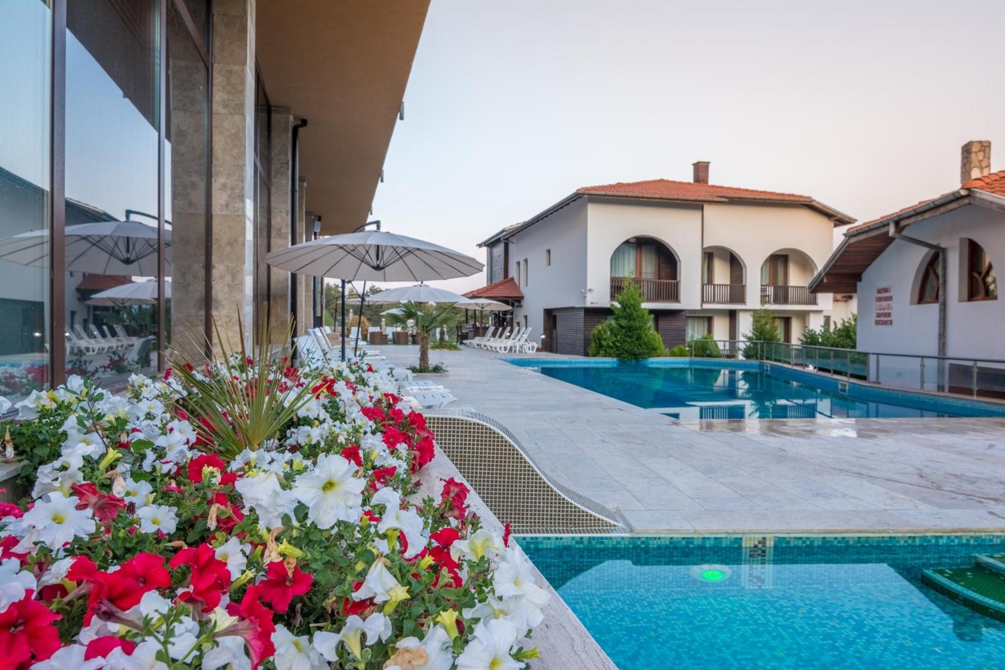 Hotel Complex Katalina à Tsigov Chark Extérieur photo