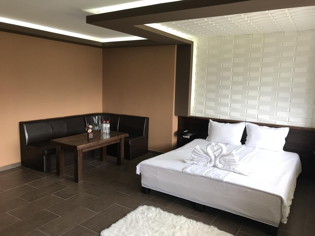 Hotel Complex Katalina à Tsigov Chark Extérieur photo