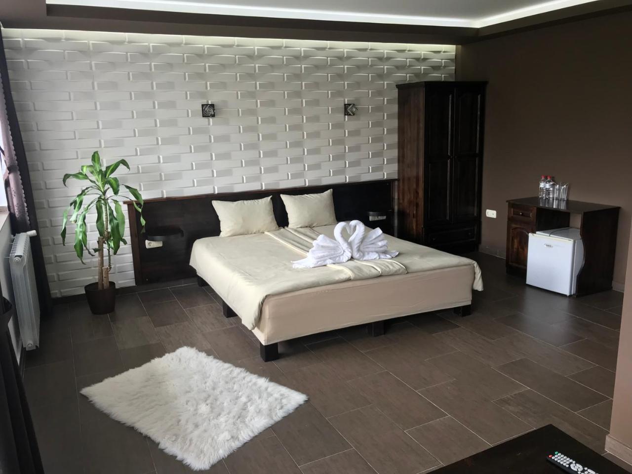 Hotel Complex Katalina à Tsigov Chark Extérieur photo